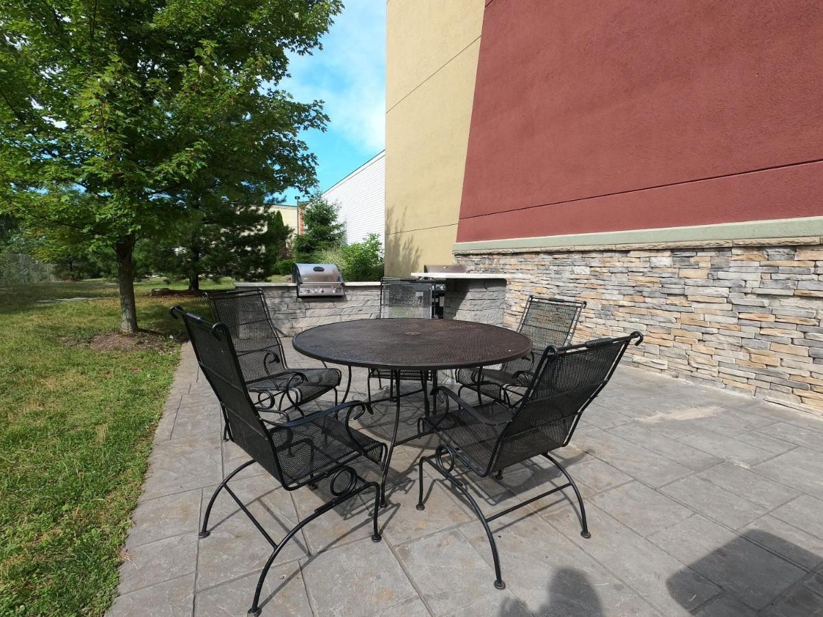 Hometowne Studios & Suites Washington Exterior photo